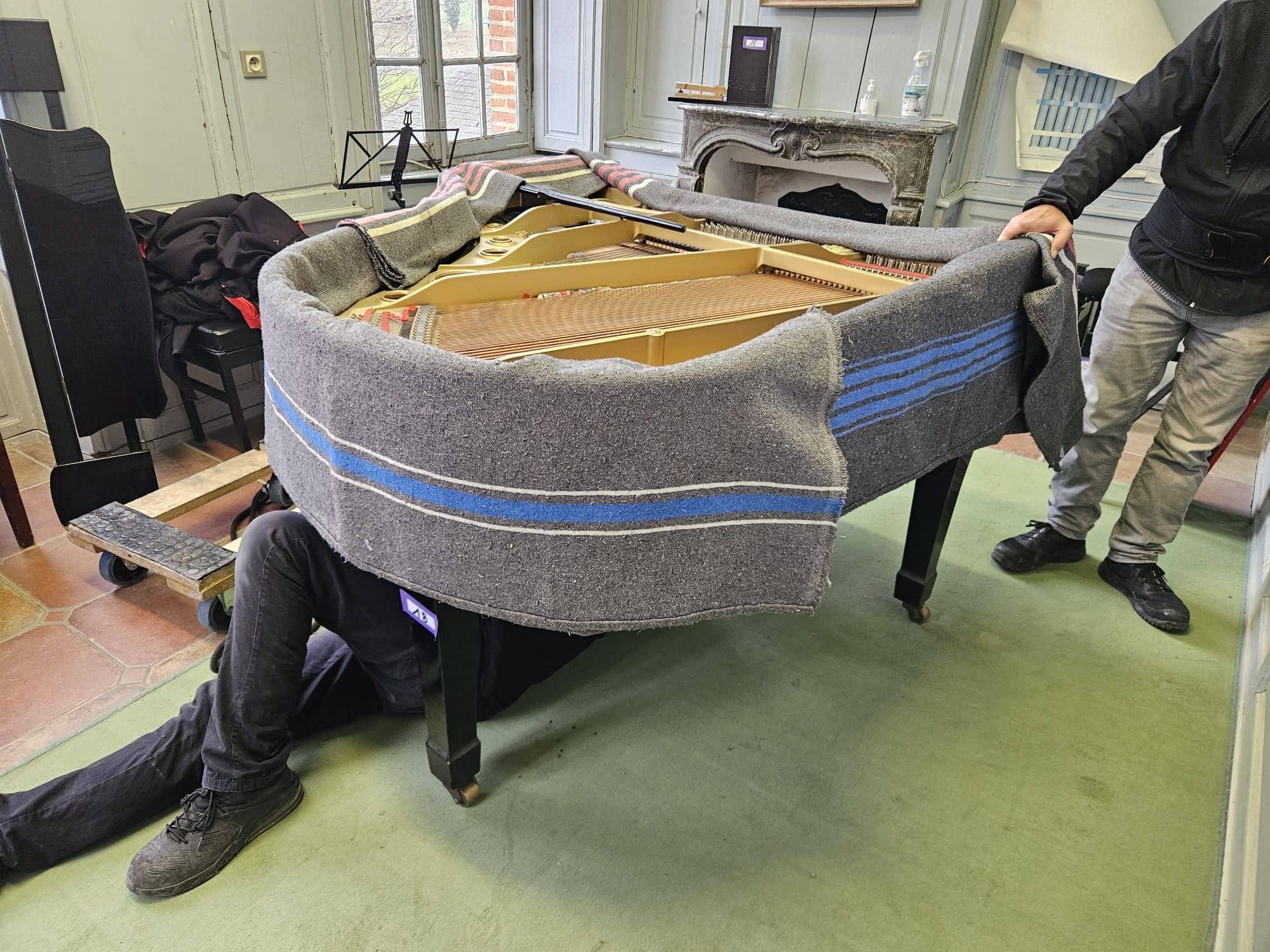 image montrant la protection d'un piano pour déménager